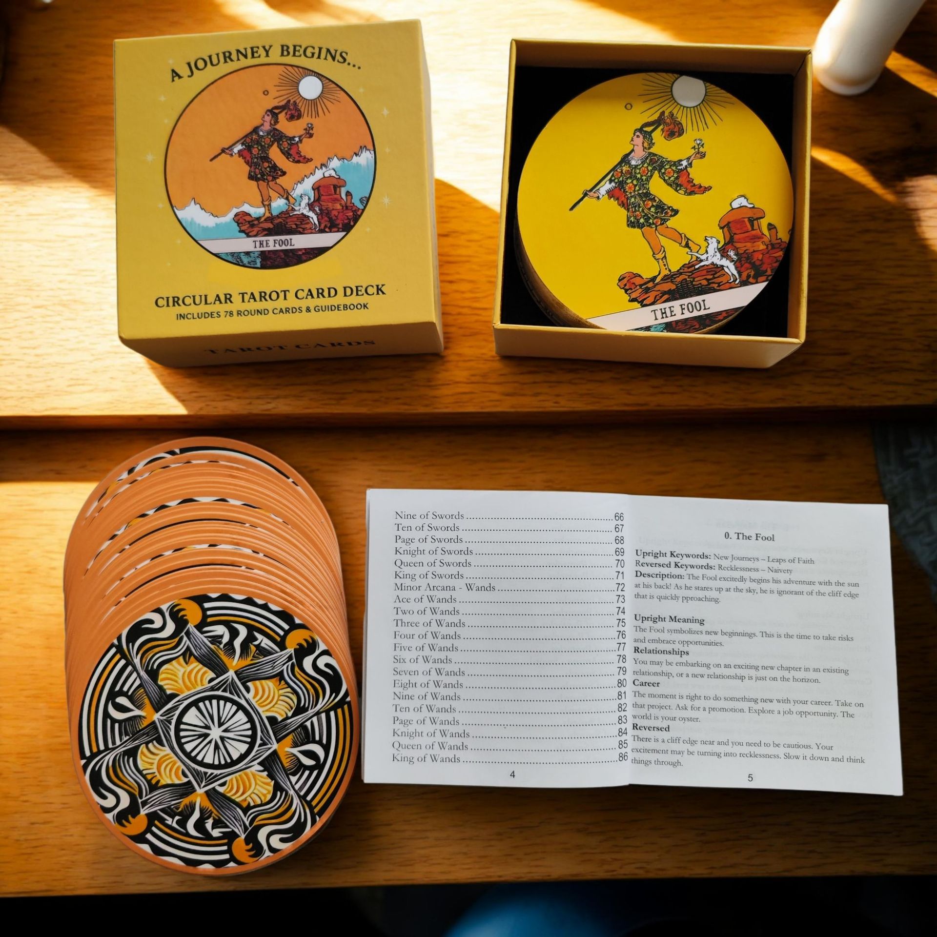 Baralho de Cartas de Tarô Circ - Tarot Deck With Guidebook avaliação e preço